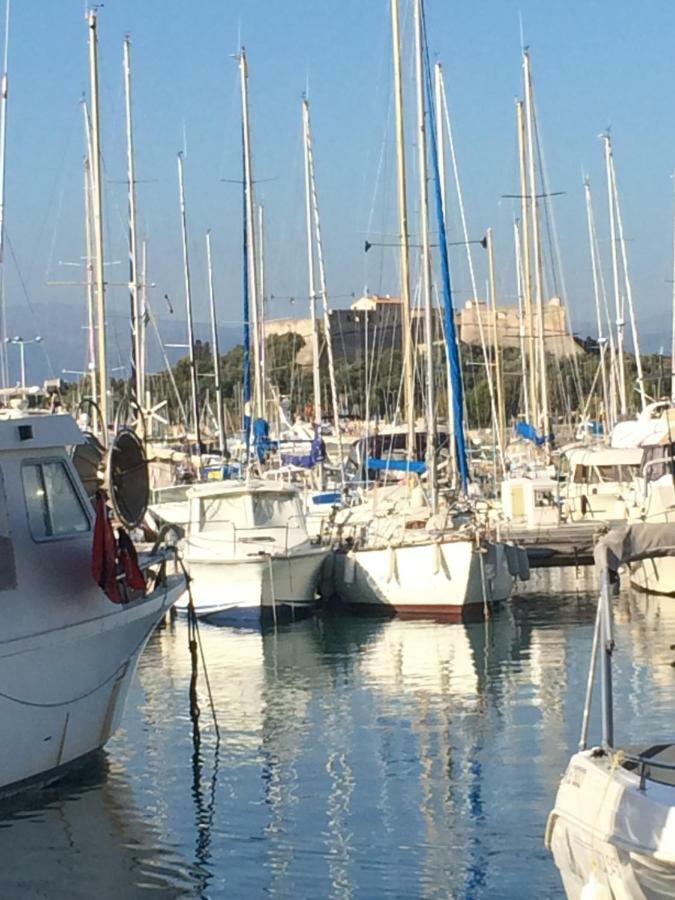 Апартаменты Light Filled Penthouse In Old Antibes. Heart Of The Riviera Экстерьер фото
