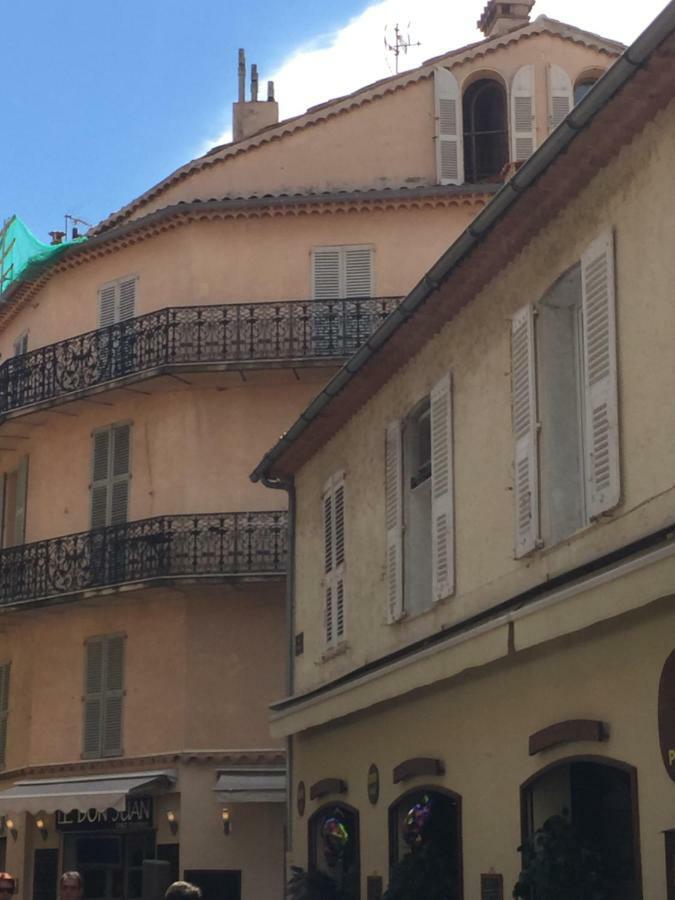 Апартаменты Light Filled Penthouse In Old Antibes. Heart Of The Riviera Экстерьер фото